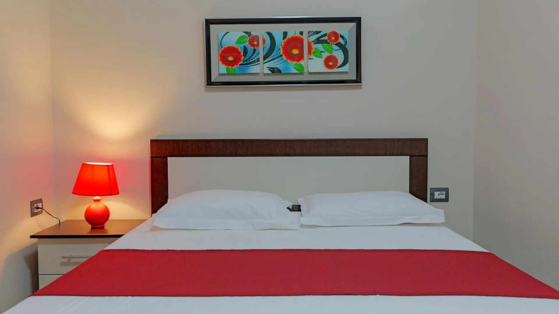 Heksamil Hotel 4*, Εξαμίλιο
