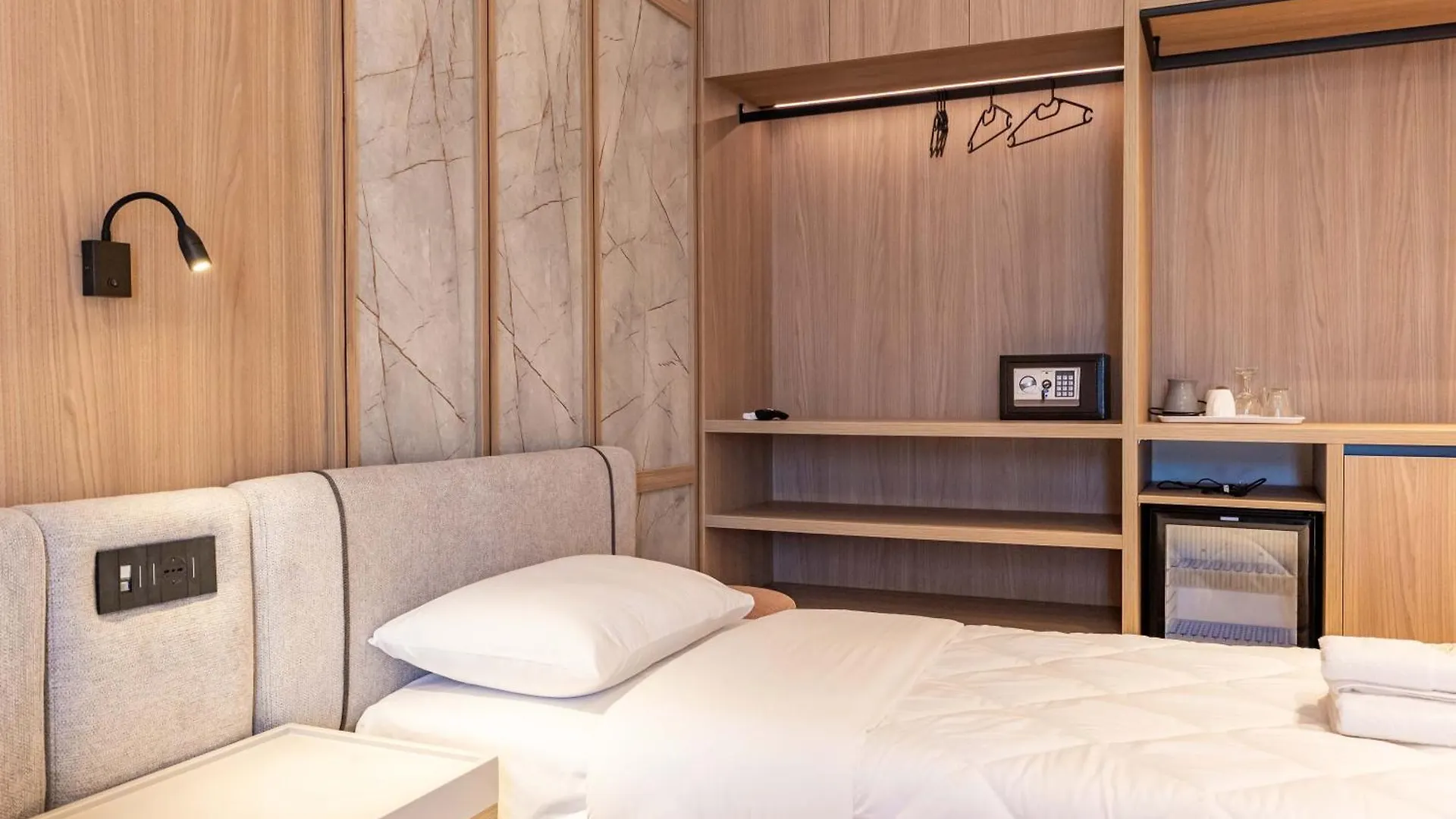 Heksamil Hotel  Ksamil